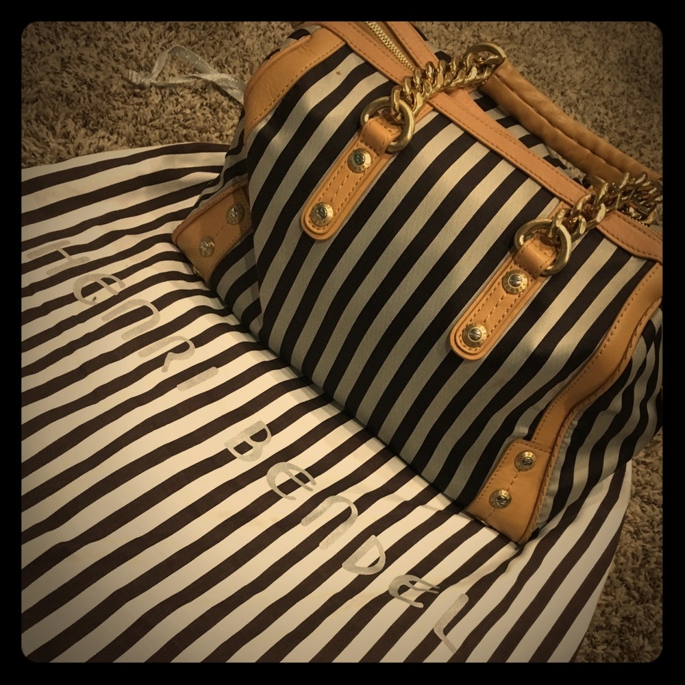 Henry Bendel purse gold chain handles